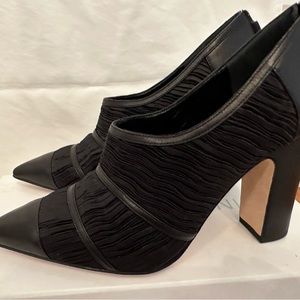 New Manolo Blahnik heeled booties size 37